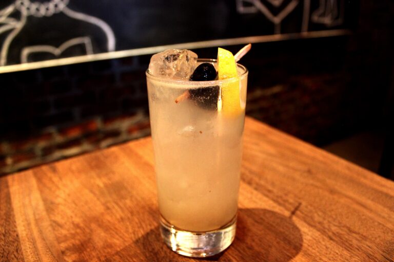 Tom Collins cocktail